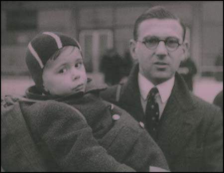 Nicholas Winton with one of the Jewish children he saved.